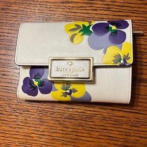 Medium wallet like new